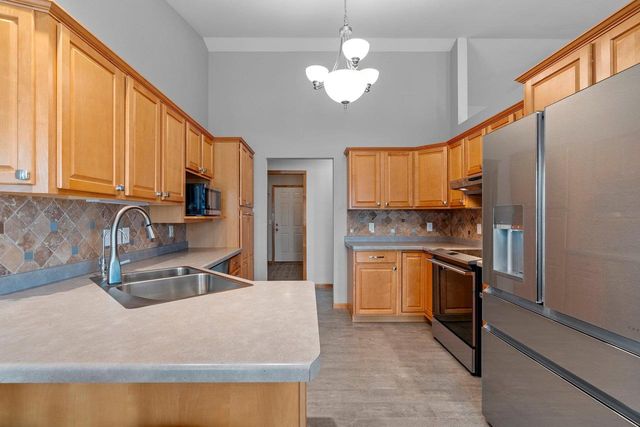 N1916 ROCHELLE COURT, Greenville, WI 54942