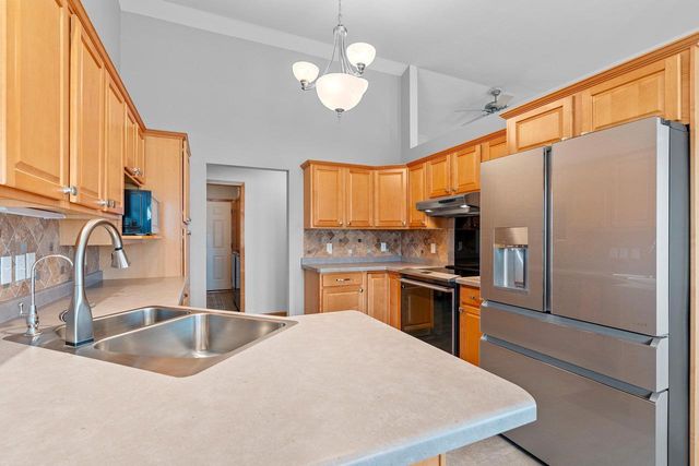 N1916 ROCHELLE COURT, Greenville, WI 54942