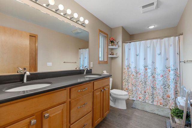 N1916 ROCHELLE COURT, Greenville, WI 54942