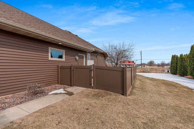 N1916 ROCHELLE COURT, Greenville, WI 54942