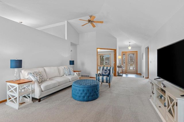 N1916 ROCHELLE COURT, Greenville, WI 54942