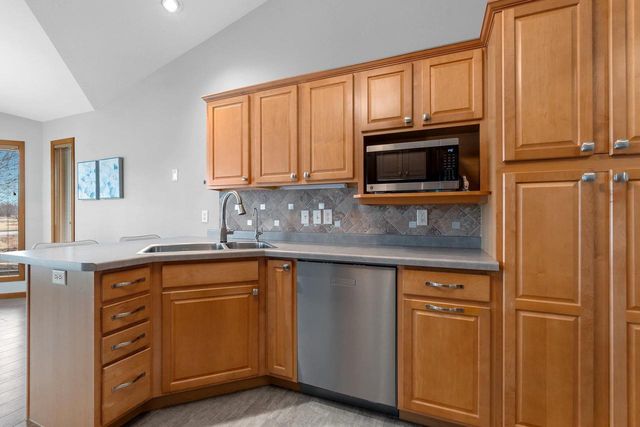 N1916 ROCHELLE COURT, Greenville, WI 54942