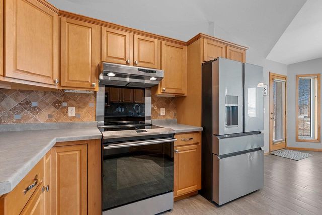 N1916 ROCHELLE COURT, Greenville, WI 54942