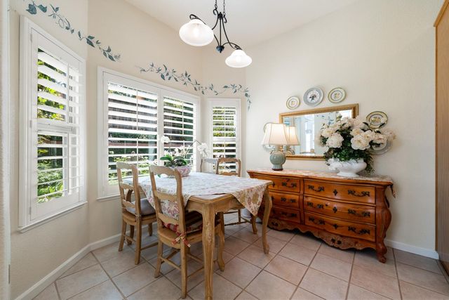 5008 Skyway Dr, Fair Oaks, CA 95628