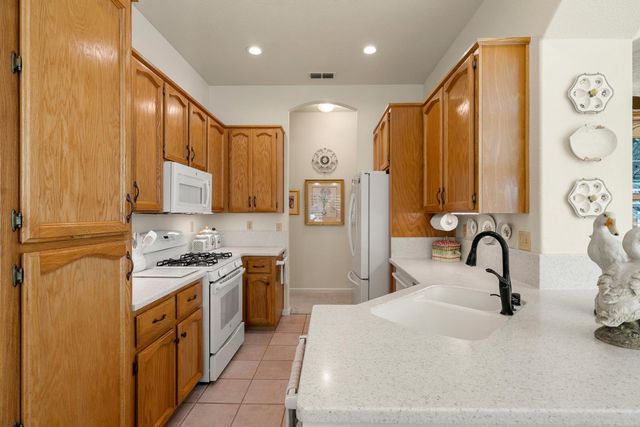 5008 Skyway Dr, Fair Oaks, CA 95628