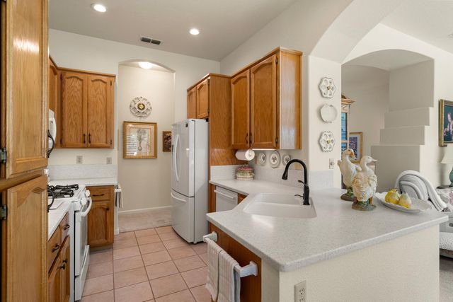 5008 Skyway Dr, Fair Oaks, CA 95628