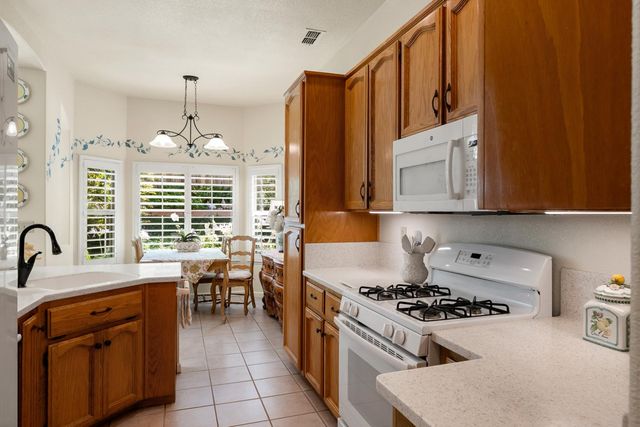 5008 Skyway Dr, Fair Oaks, CA 95628