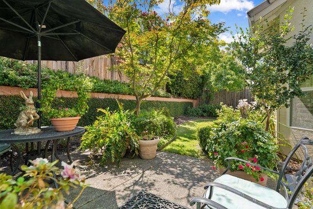 5008 Skyway Dr, Fair Oaks, CA 95628