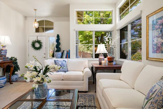 5008 Skyway Dr, Fair Oaks, CA 95628