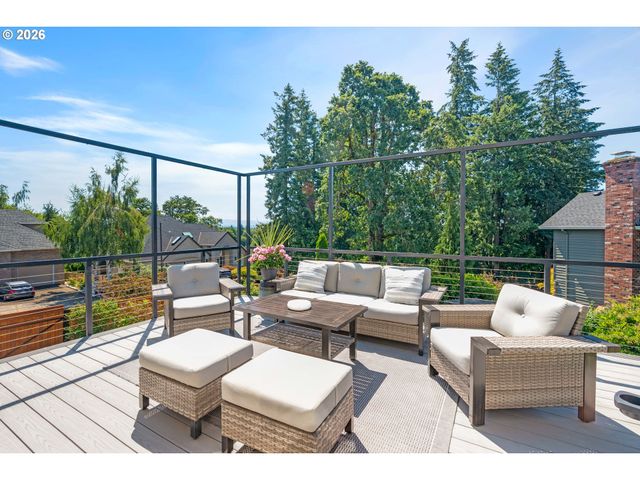 3466 VISTA RIDGE Dr, West Linn, OR 97068