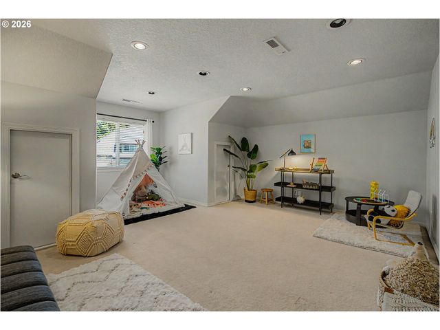 3466 VISTA RIDGE Dr, West Linn, OR 97068