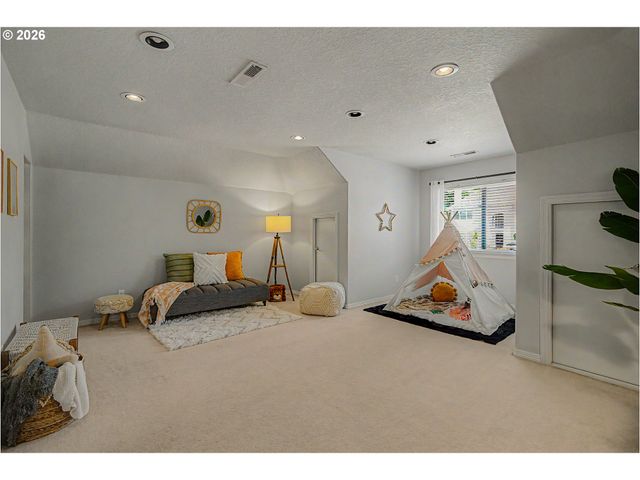 3466 VISTA RIDGE Dr, West Linn, OR 97068
