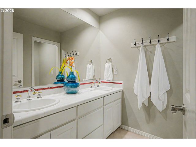 3466 VISTA RIDGE Dr, West Linn, OR 97068