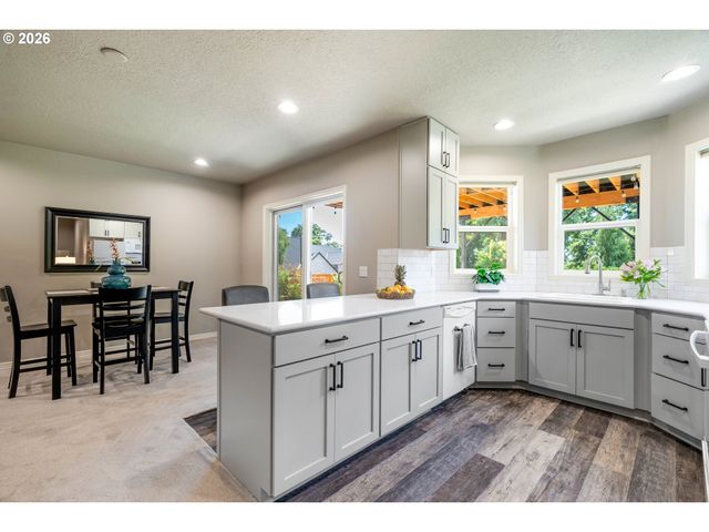 3466 VISTA RIDGE Dr, West Linn, OR 97068