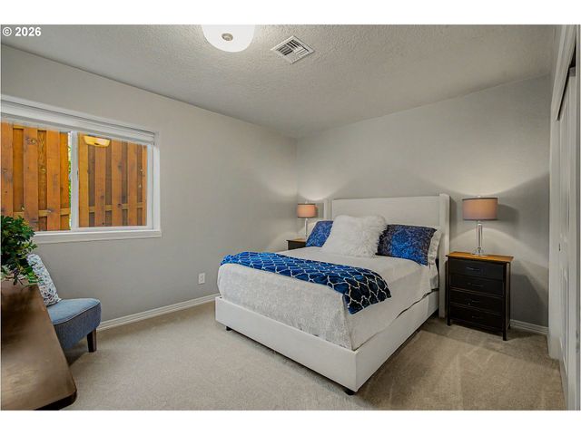 3466 VISTA RIDGE Dr, West Linn, OR 97068