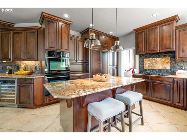3466 VISTA RIDGE Dr, West Linn, OR 97068