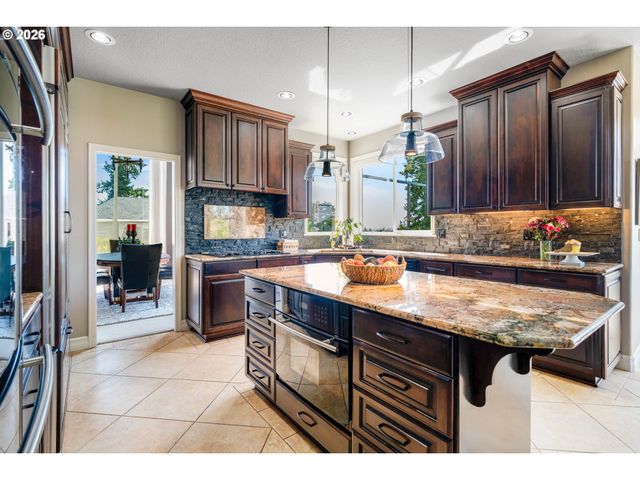 3466 VISTA RIDGE Dr, West Linn, OR 97068