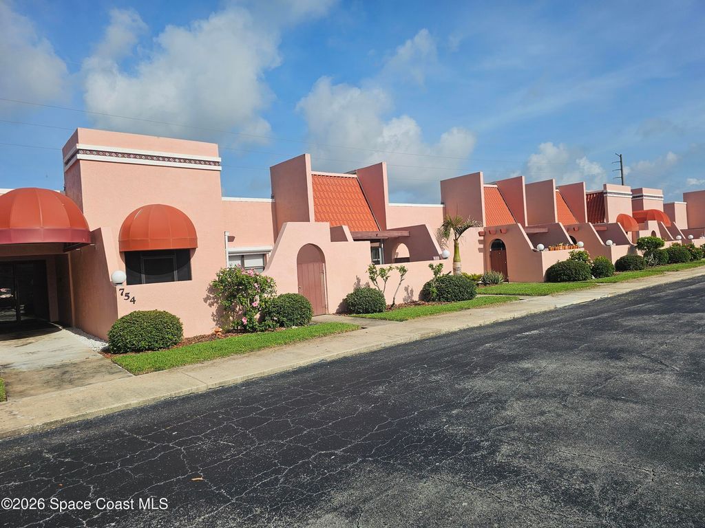 754 S Orlando Avenue 206, Cocoa Beach, FL 32931