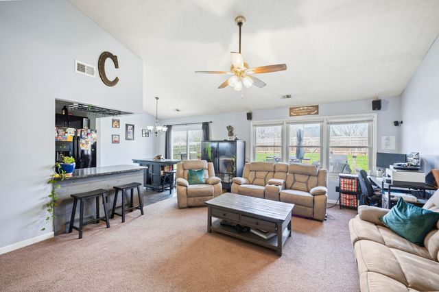 230 Chestnut Lane, Versailles, KY 40383