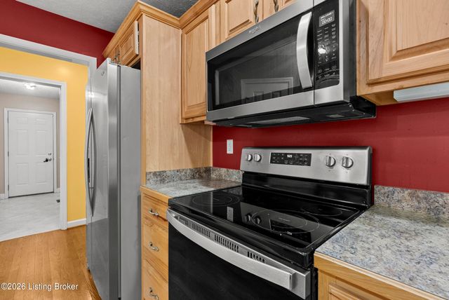 3222 Rolling Oak Blvd, Louisville, KY 40214