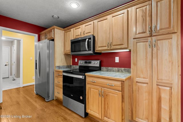 3222 Rolling Oak Blvd, Louisville, KY 40214
