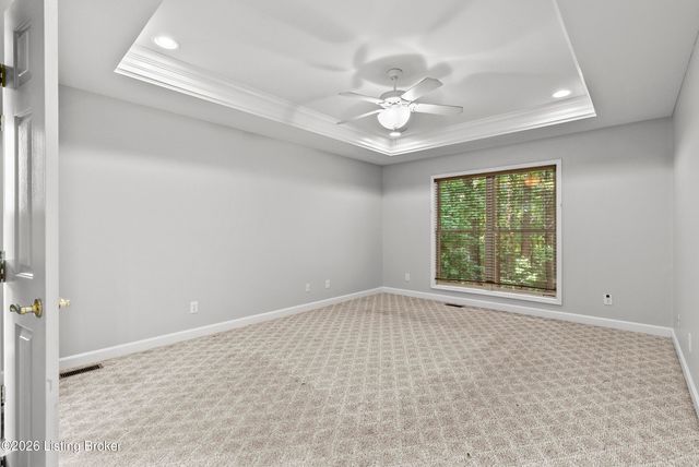 3222 Rolling Oak Blvd, Louisville, KY 40214