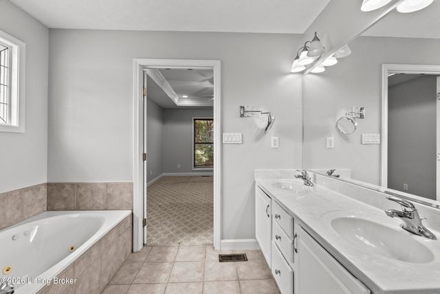 3222 Rolling Oak Blvd, Louisville, KY 40214