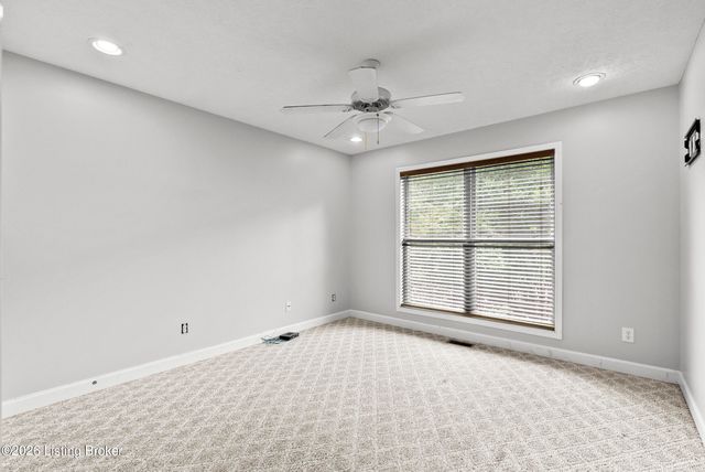 3222 Rolling Oak Blvd, Louisville, KY 40214