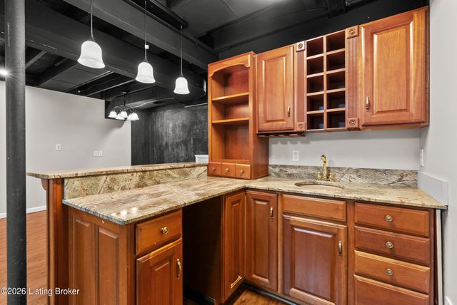 3222 Rolling Oak Blvd, Louisville, KY 40214