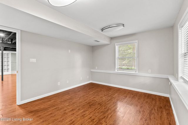 3222 Rolling Oak Blvd, Louisville, KY 40214