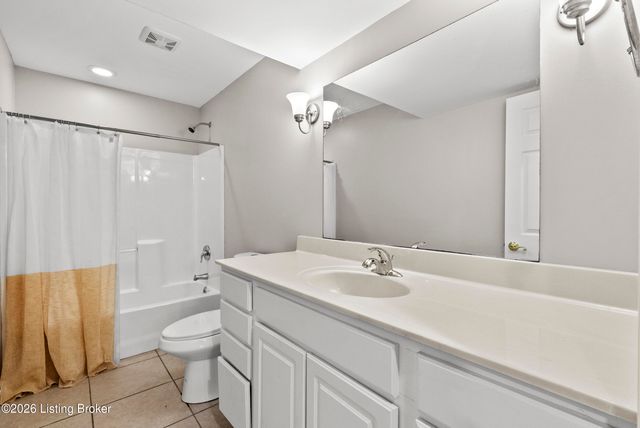 3222 Rolling Oak Blvd, Louisville, KY 40214