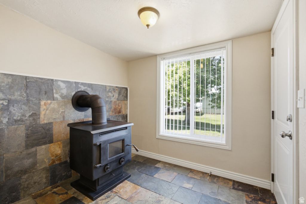 Image 12 of property listing at 1868 W 4840 S, Taylorsville, UT 84123