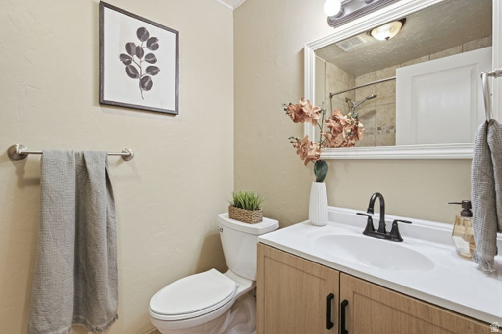 Image 14 of property listing at 1868 W 4840 S, Taylorsville, UT 84123