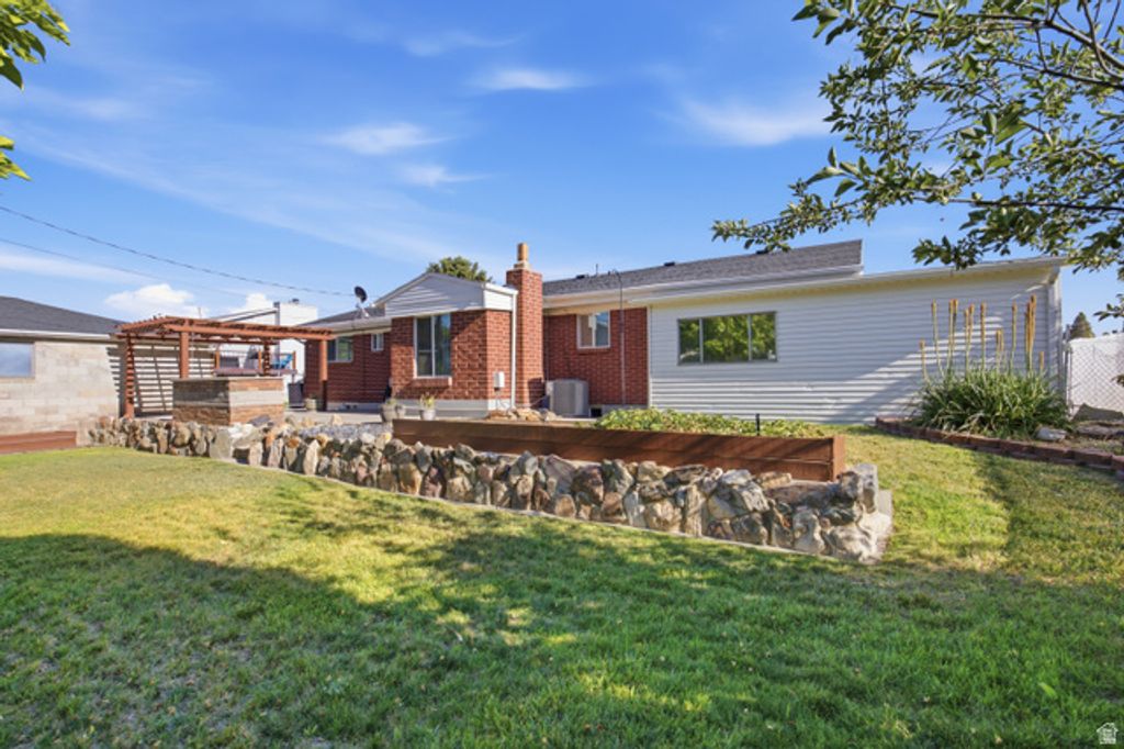 Image 24 of property listing at 1868 W 4840 S, Taylorsville, UT 84123