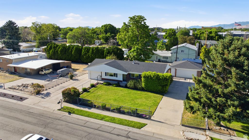 Image 29 of property listing at 1868 W 4840 S, Taylorsville, UT 84123