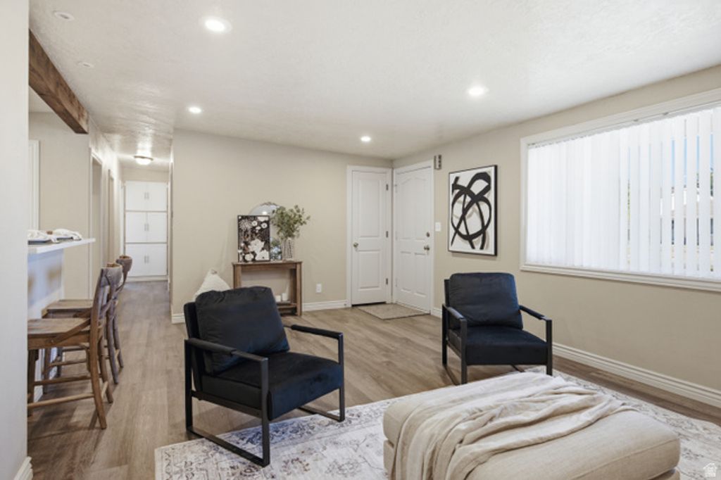 Image 6 of property listing at 1868 W 4840 S, Taylorsville, UT 84123