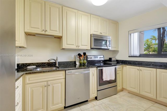 3605 S Ocean Blvd 206, South Palm Beach, FL 33480