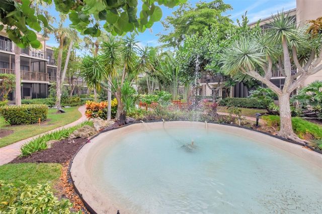 3605 S Ocean Blvd 206, South Palm Beach, FL 33480
