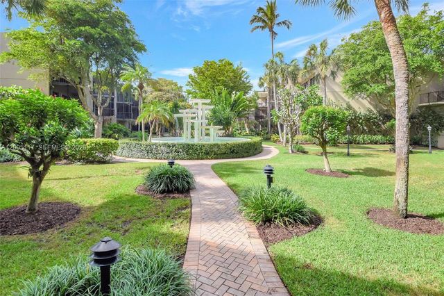3605 S Ocean Blvd 206, South Palm Beach, FL 33480