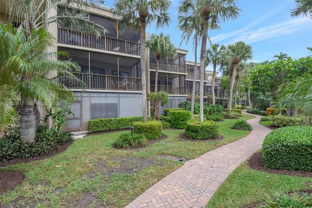3605 S Ocean Blvd 206, South Palm Beach, FL 33480