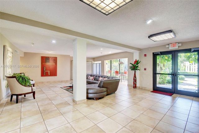 3605 S Ocean Blvd 206, South Palm Beach, FL 33480