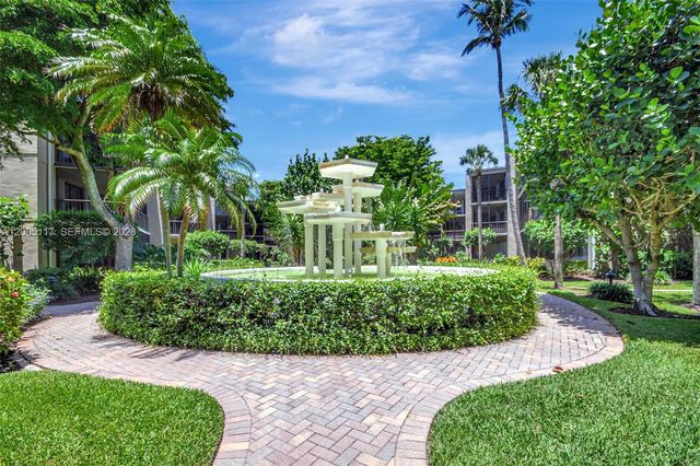3605 S Ocean Blvd 206, South Palm Beach, FL 33480