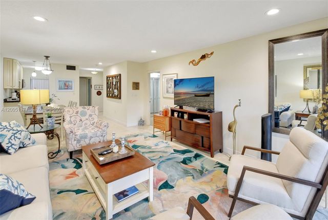 3605 S Ocean Blvd 206, South Palm Beach, FL 33480