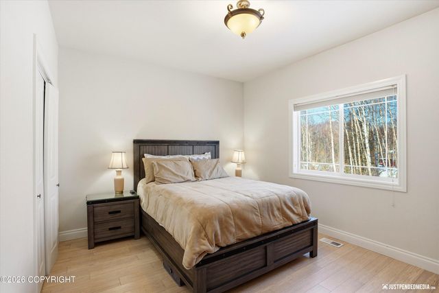 1927 W Destiny Circle, Wasilla, AK 99654