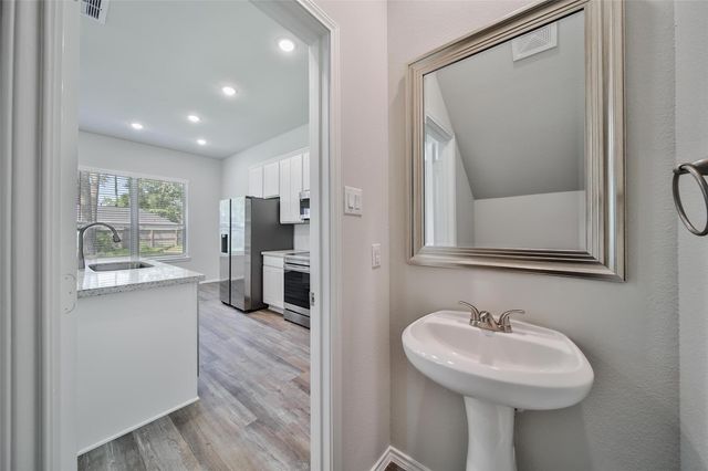 1410 Glenoaks Drive, Conroe, TX 77385