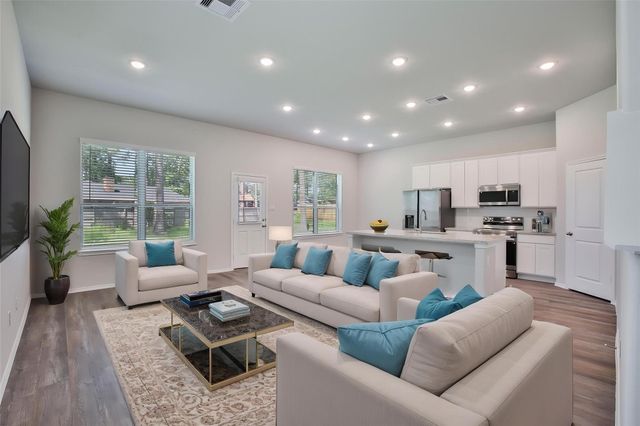 1410 Glenoaks Drive, Conroe, TX 77385