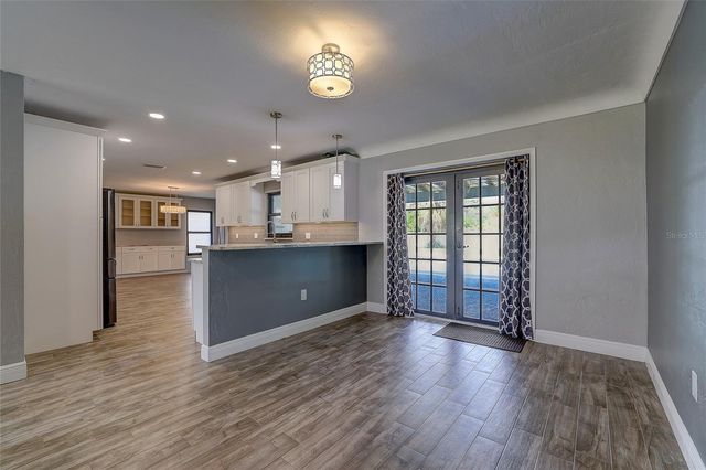 323 SUWANEE AVENUE, Sarasota, FL 34243