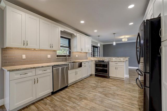 323 SUWANEE AVENUE, Sarasota, FL 34243