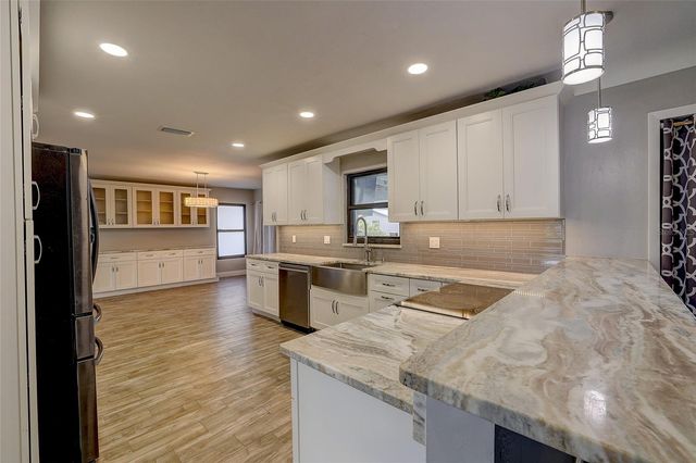 323 SUWANEE AVENUE, Sarasota, FL 34243