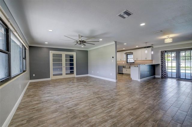 323 SUWANEE AVENUE, Sarasota, FL 34243